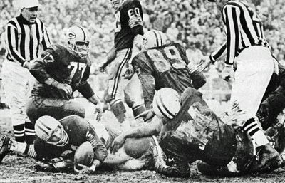 Sports Days Past on X: 1965 NFL championship game in the slop. The  @Packers won 23-12 over the @Browns. Jim Taylor, running here, ran for 96  yards and Paul Hornung 106. The