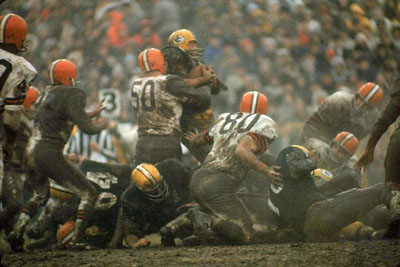 Cleveland Browns defeat St. Louis Cardinals in tuneup for 1965 NFL title  game: 10 wins in 10 days 