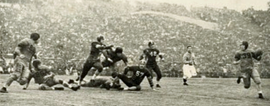 1942 Rose Bowl Action - 4