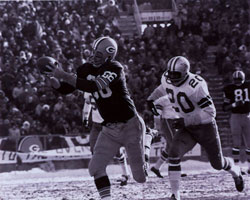 Boyd Dowler catches TD pass.