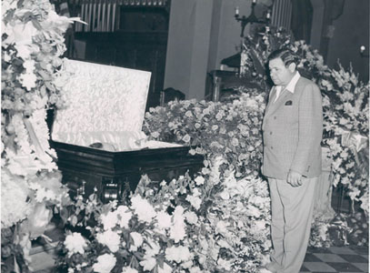Babe Ruth at Lou Gehrig's Casket