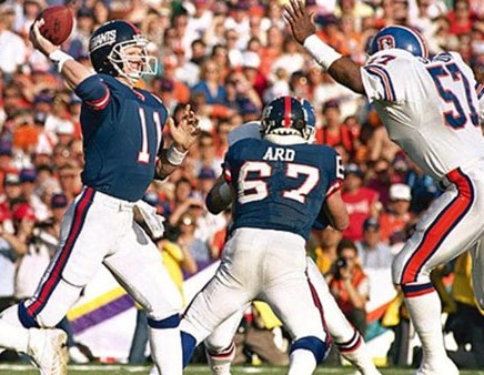 New York Giants Mark Bavaro, left, grabs a Phil Simms pass in